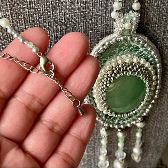 Beautiful Jadeite Semi-Precious Gemstones Large Pendant 20" Necklace - Picture 2 of 15